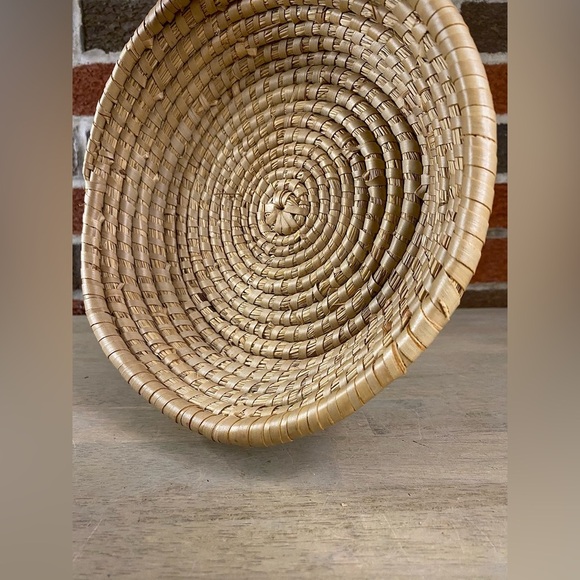Vintage Sweetgrass‎ Coiled Fruit & Bread Bowl Basket Round 2.5x9” Sturdy EUC - Picture 6 of 6